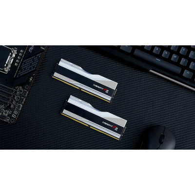 Модуль пам'яті для комп'ютера DDR5 32GB (2x16GB) 6000 MHz Trident Z5 RGB Silver G.Skill (F5-6000J4040F16GX2-TZ5RS) - фото 7 Модуль пам'яті для комп'ютера DDR5 32GB (2x16GB) 6000 MHz Trident Z5 RGB Silver G.Skill (F5-6000J4040F16GX2-TZ5RS) - фото 7