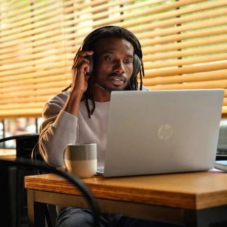 HP Ноутбук Pavilion 16-ag0012ua 16" WUXGA IPS AG, AMD R5-8540U, 16GB, F512GB, UMA, DOS, сріблястий - фото 2