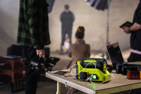 Інвертор напруги акумуляторний Ryobi Max Power RY36BI300A-0 36В 300/500Вт розетка 1х220В роз'єм 1хUSB 1хType-C 0.85кг без АКБ та ЗП - фото 3 Інвертор напруги акумуляторний Ryobi Max Power RY36BI300A-0 36В 300/500Вт розетка 1х220В роз'єм 1хUSB 1хType-C 0.85кг без АКБ та ЗП - фото 3