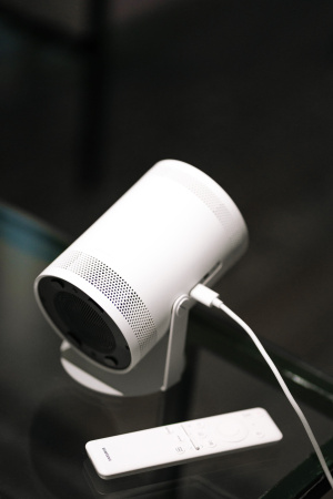 Проєктор портативний Samsung The Freestyle 2nd gen FHD, 230 lm, LED, 1.2, WiFi, BT, Tizen - фото 2