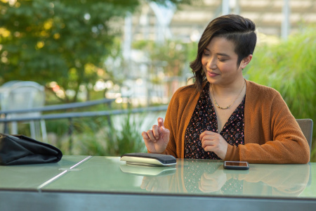 Спікерфон Poly Sync 20+ з адаптером BT700, 2 x Bi-Mic, радіус 2 м, 1 х динамік, сертифікат Microsoft Teams, USB-A, Bluetooth, сірий - фото 3