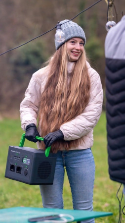 Портативна електростанція Schneider Electric OffGrid Portable Power Station 730, 700 Вт, 738 Вт/год, Wireless Charge - фото 4