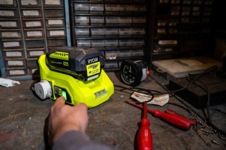 Інвертор напруги акумуляторний Ryobi Max Power RY36BI300A-0 36В 300/500Вт розетка 1х220В роз'єм 1хUSB 1хType-C 0.85кг без АКБ та ЗП - фото 5 Інвертор напруги акумуляторний Ryobi Max Power RY36BI300A-0 36В 300/500Вт розетка 1х220В роз'єм 1хUSB 1хType-C 0.85кг без АКБ та ЗП - фото 5