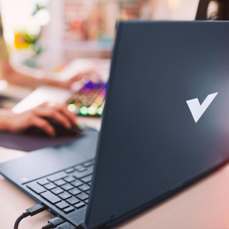 Ноутбук HP Victus 15-fb3104ua 15.6" FHD IPS AG, AMD R7-8845HS, 16GB, F512GB, NVD4050-6, DOS, синій - фото 5